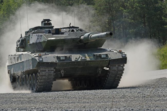 Стало известно о массовом уничтожении шведских танков на Украине