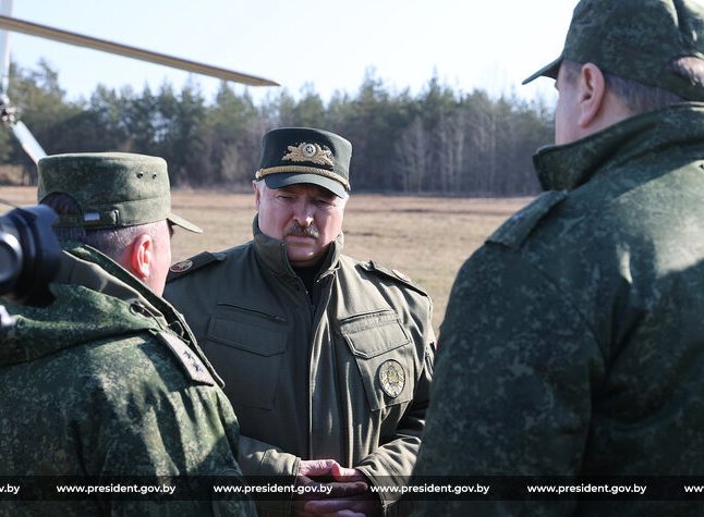 "Мы не будет жевать сопли": Лукашенко высказался на тему вероятности войны России с НАТО