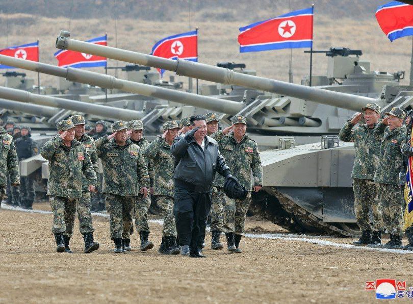 Ким Чен Ын лично управлял танком нового типа: начал подготовку к войне