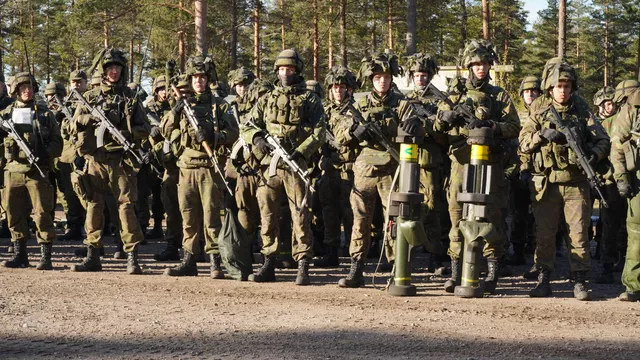 Финляндия после вступления в НАТО: солдаты массово бегут из армии. Хельсинки ждет сюрприза от Москвы