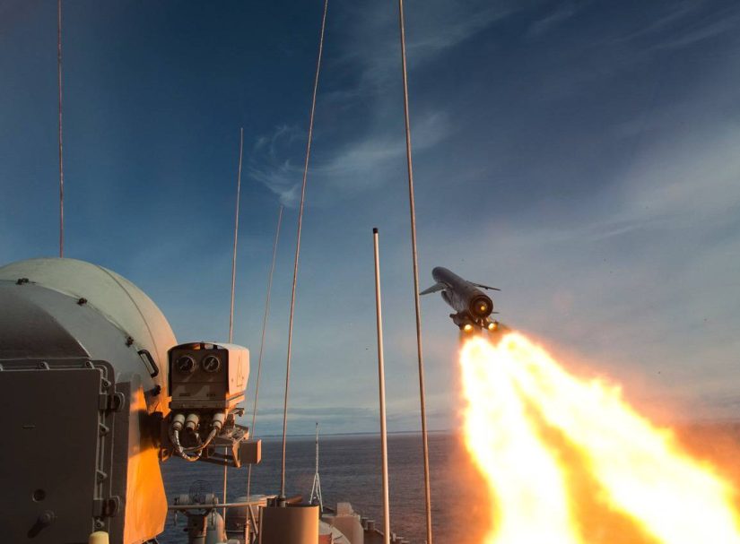 Столтенберг потребовал убрать "Цирконы" к 10 июня. Грозит жестким ответом