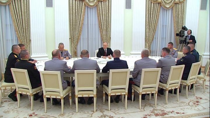 Теперь черед взяться за СВО: Сразу после инаугурации Путин встретился с русскими командирами