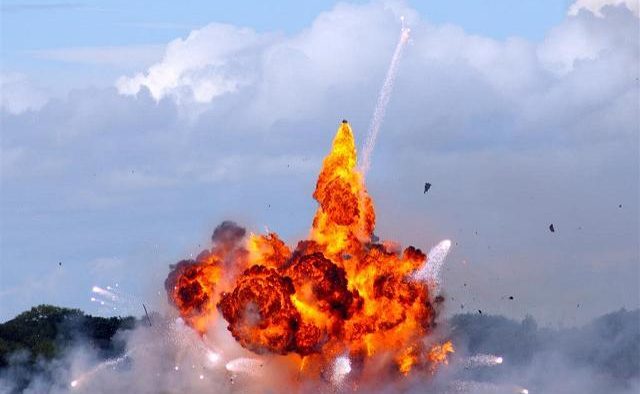 "Искры в небо – фейерверк, свет пропал": Русские ВКС ударили по инфраструктурному узлу НАТО под Одессой