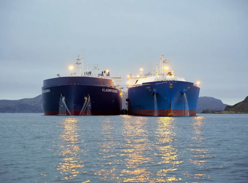 Танкеры выходят в мир под русским флагом, демонстративно наплевав на санкции Запада