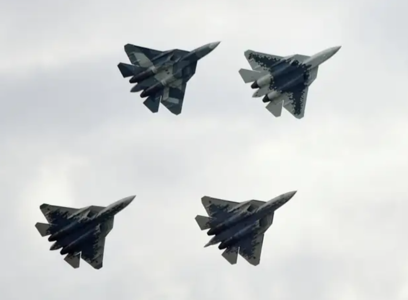 "Су-57 задействуют для самых ювелирных ударов". Западные наблюдатели заявляют об активизации применения российского "стелса"