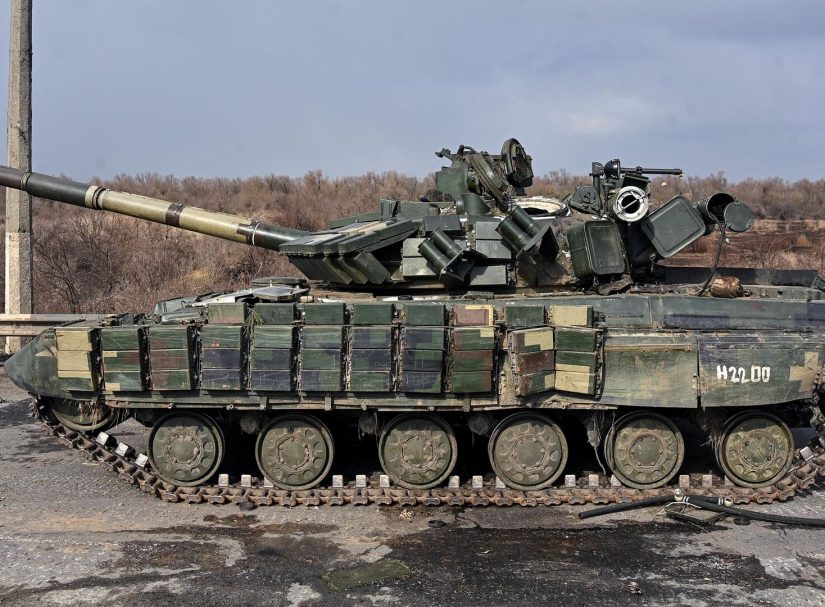 Танкист ВСУ сдался российским войскам, угнав украинский танк Т-64