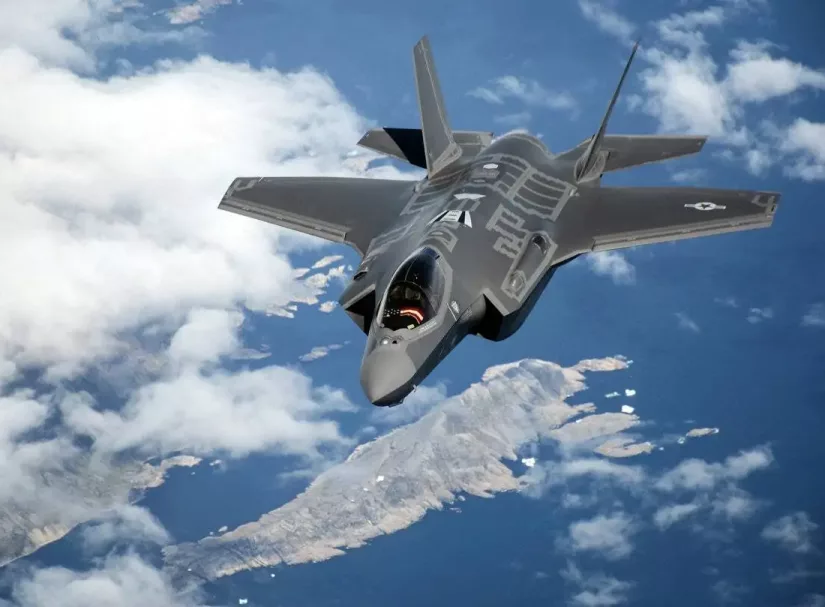 Почему у «невидимок» F-35 глохнут моторы над Чёрным морем