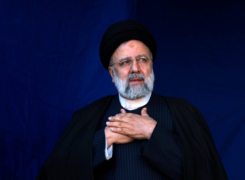 Черный лебедь: Пошел шестой час поисков после крушения вертолета с президентом Ирана на борту