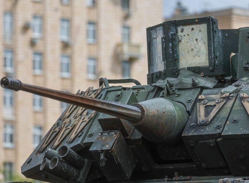 Русский БТР и американская "Брэдли" сошлись лоб в лоб. Бывалый фронтовик опешил: "Кадры впечатляющие"