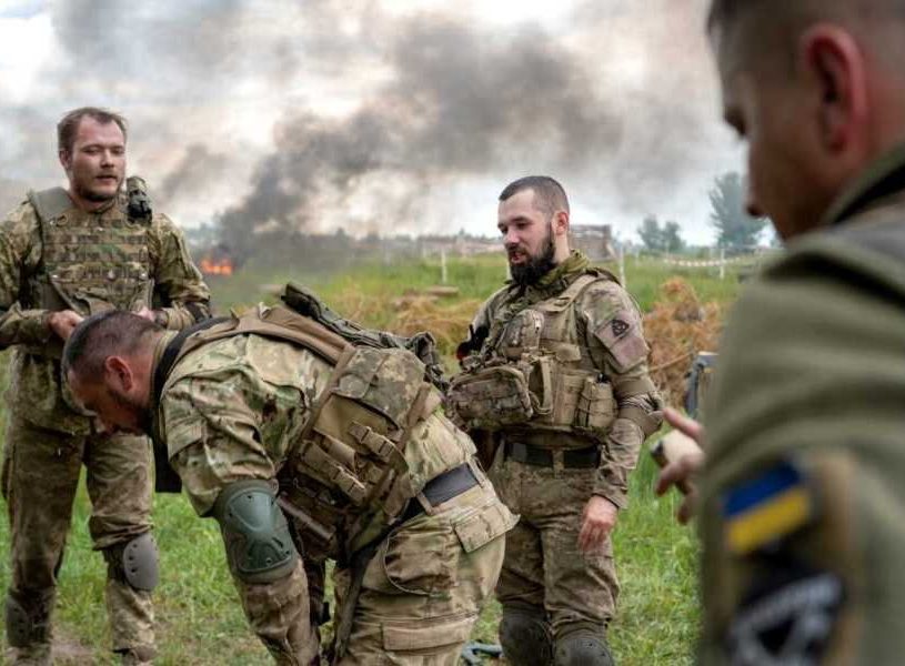 Потерявший ногу «азовец»: Русские – не чмобики, а вторая армия мира (Видео)