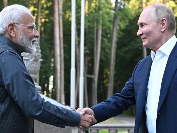 В самой уважаемой газете США признали: Путин отнюдь не изолирован. Об этом говорит визит премьера Индии Моди в Москву. Киев в ярости.