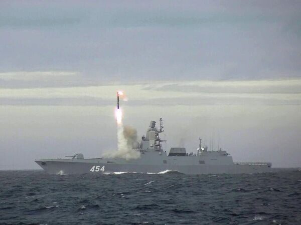 Пентагон должен насторожиться. Бывший американский разведчик рассказал о приближении российских военных кораблей к Кубе. Чем это грозит США?