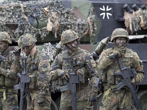 Америка велит. ЕС под руководством Германии готовится к войне с Россией. Западу грозит урок истории