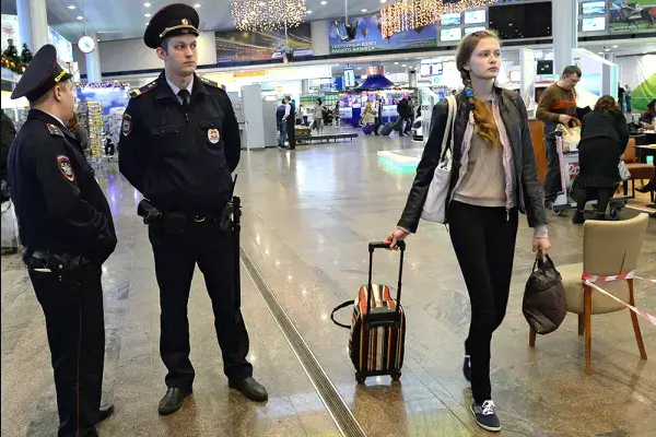 Невероятные приключения хатаскрайников в Шереметьево