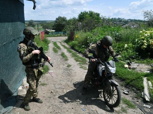 Обстановка на Украине постоянно меняется. Российская армия быстро адаптируется к новым условиям. Ей помогает русская смекалка