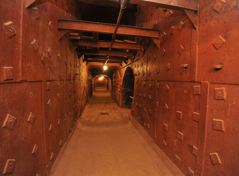 Ракеты вновь постучались в бункер: Детали удара по Киеву об офицерах НАТО, "которых там нет"