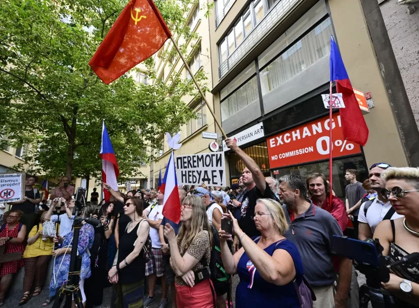 «Чешские власти пробили дно». Резонанс после визита боевиков «Азова» в Прагу