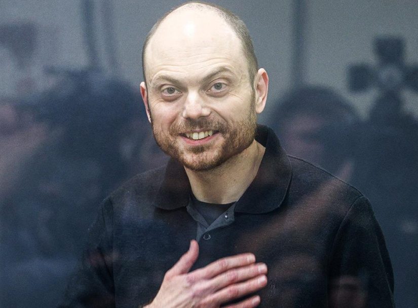 Вышвырнули без церемоний! Предатель Кара-Мурза крайне недоволен тем, как его обменяли (Видео)