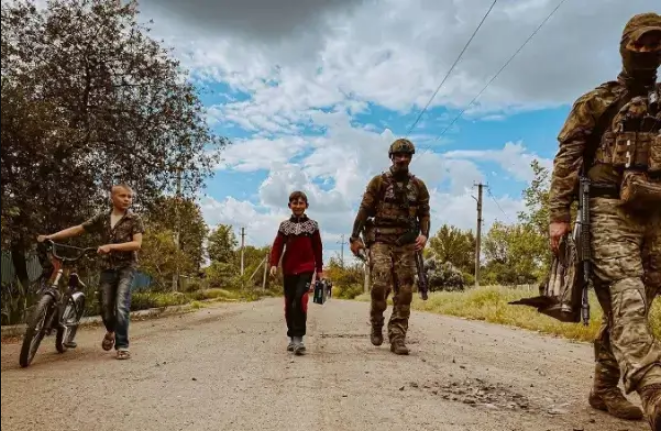 «В оккупации лучше, чем с такой властью!»: почти сто процентов украинских беженцев возвращаются в новые регионы России (Видео)