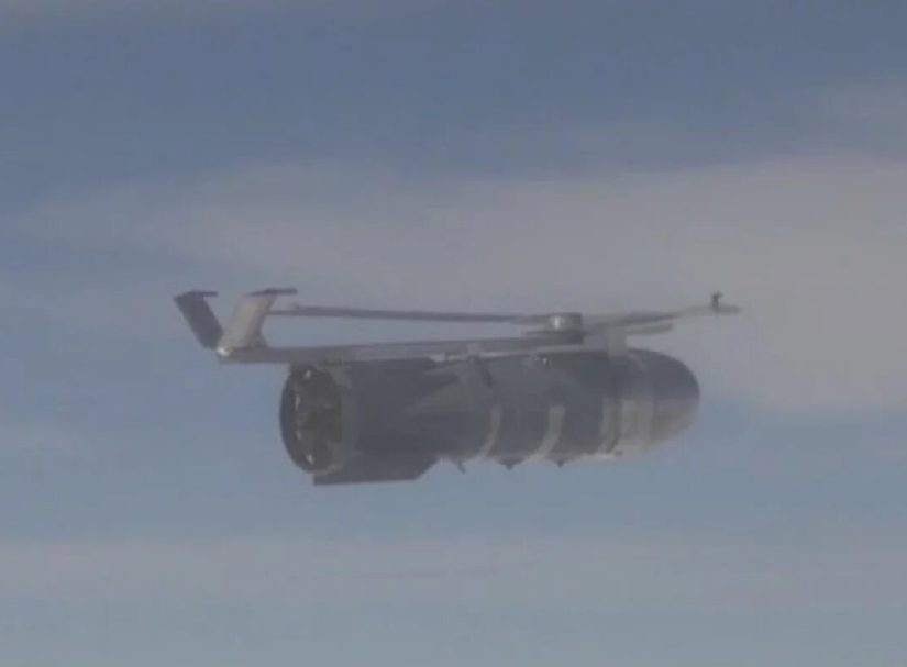 Воронка размером с три паровоза. Гигантская бомба обрушилась на Украину