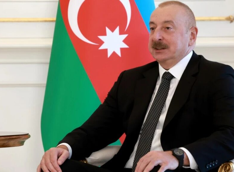 «Вам не кажется, что кто-то потерял берега?»: Русский блогер на пальцах разъяснил степень хамства Алиева