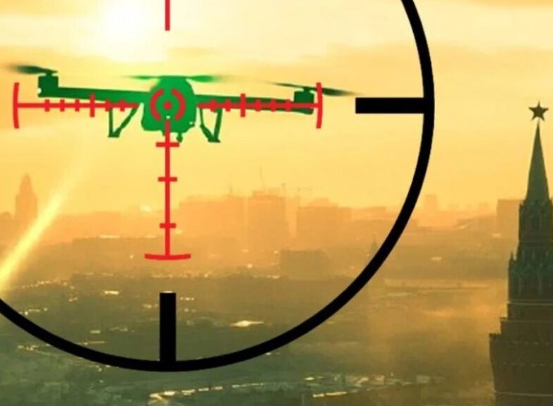 «Вас не настораживает?»: Бывалый военкор обратился к жителям России после массированного налёта дронов ВСУ