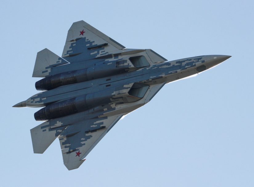 Запад шумит, пилоты восхищены: Су-57 доказал эффективность — в Ростехе рассказали о боевом крещении истребителя пятого поколения