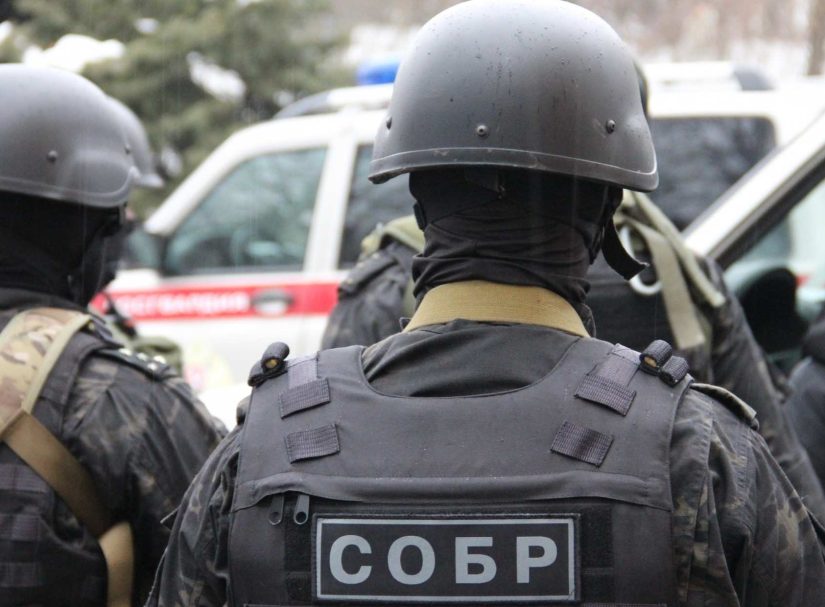 Жёсткие кадры: многонациональная банда вымогала деньги у ветеранов СВО, спецназ наказал уродов (Видео)