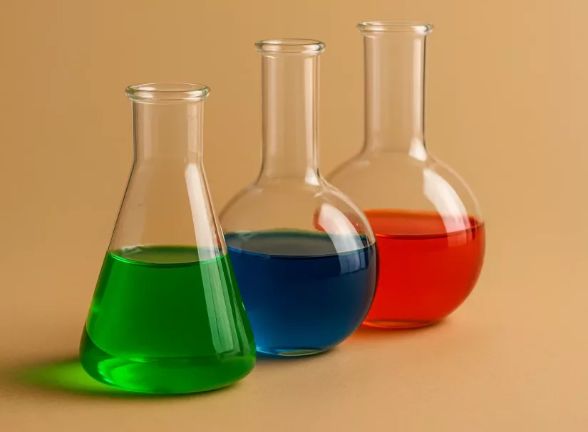 От лекарства до корпуса смартфона: Неоценимая роль органических реактивов в современной жизни