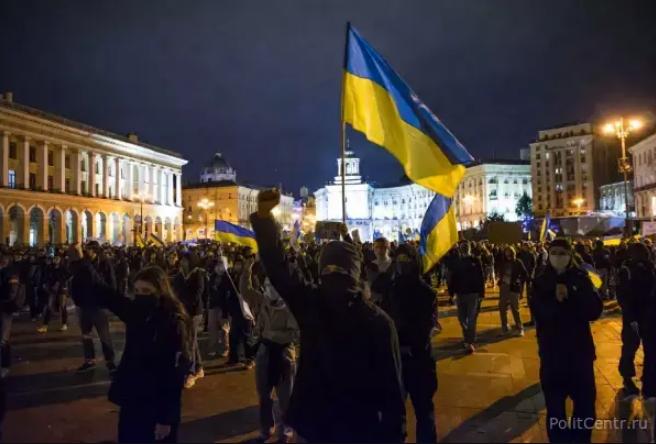 Молодое поколение украинцев повергло Киев в ужас: эксперт назвал главное оружие бунта