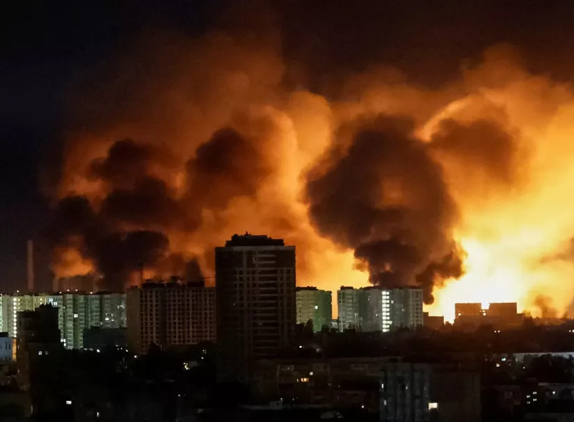 Доброе утро, Киев! Над спальней президента пронеслась смерть, а фронт трещит по швам