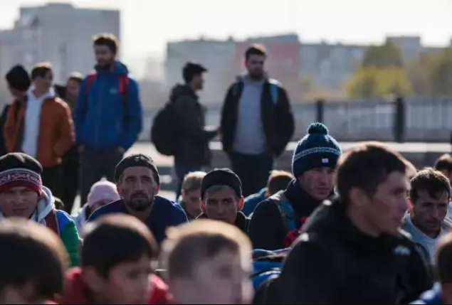 «Не примете наших мигрантов — сблизимся с НАТО»: как «союзники» шантажируют Россию, заявил политолог