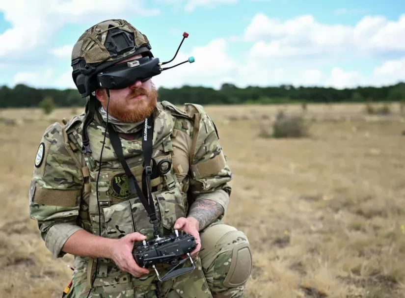 Автономные дроны без GPS и удар за 2 минуты: как Россия тайно перестроила войну и обогнала Запад в ИИ-оружии