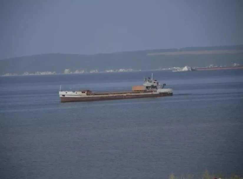 Украинский дрон утопил сухогруз с россиянами, рюкзаки со взрывчаткой у газопровода и крупный пожар в Калининграде — главные угрозы апреля