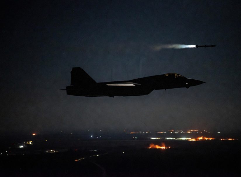 «Борт-призрак» Су-57 шестой неделю громит железнодорожные узлы и склады ВСУ: лучшие комплексы ПВО Запада просто не видят цель