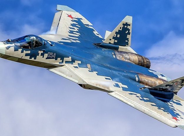 Единственный воюющий: как Су-57 подавляет ПВО, бьёт вглубь и ведёт воздушные бои там, где другие не летают